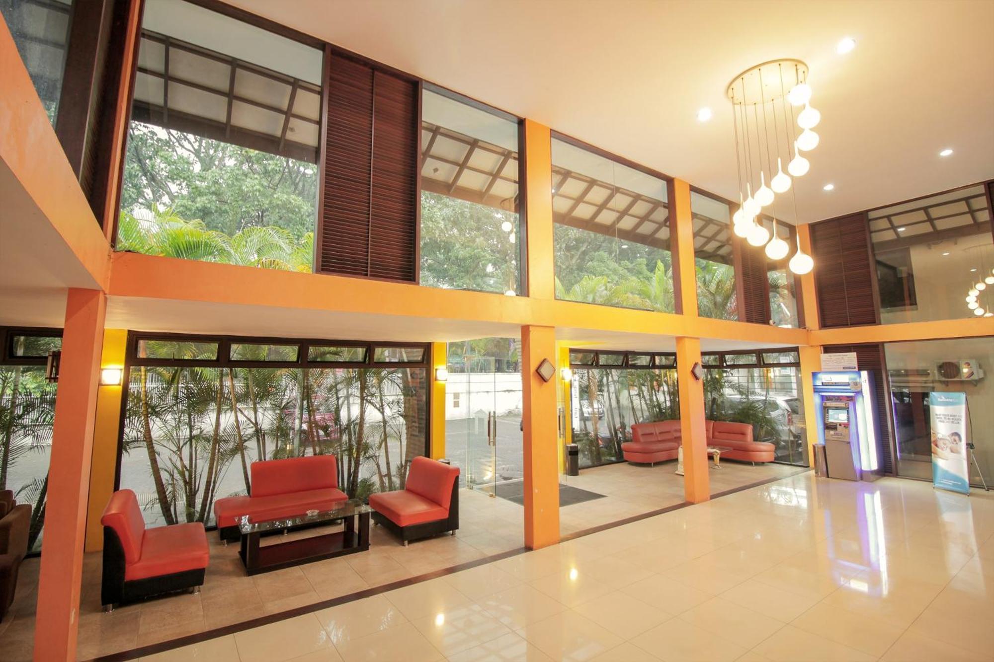 Collection O 295 Grha Ciumbuleuit Guest House Bandung Buitenkant foto