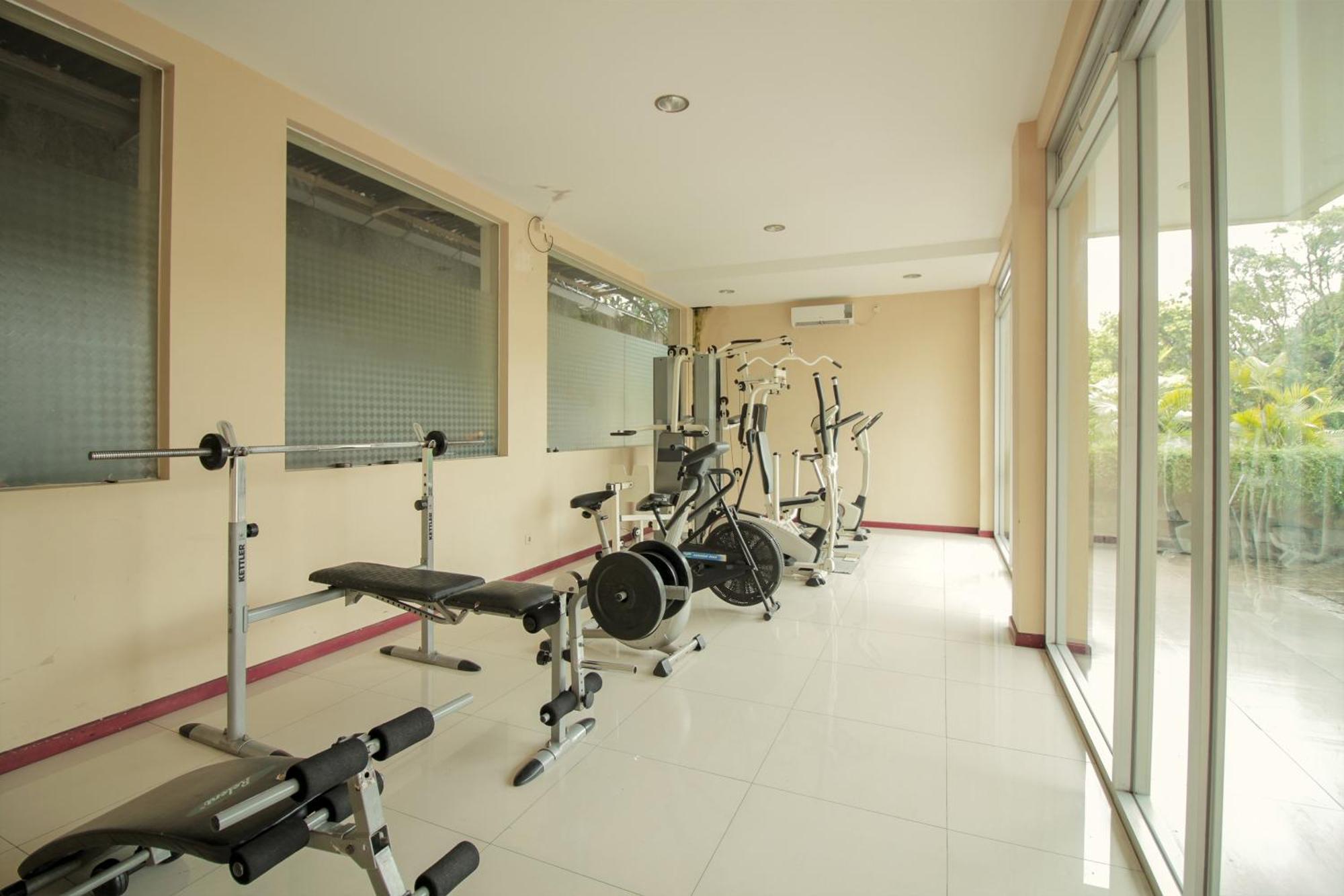 Collection O 295 Grha Ciumbuleuit Guest House Bandung Buitenkant foto
