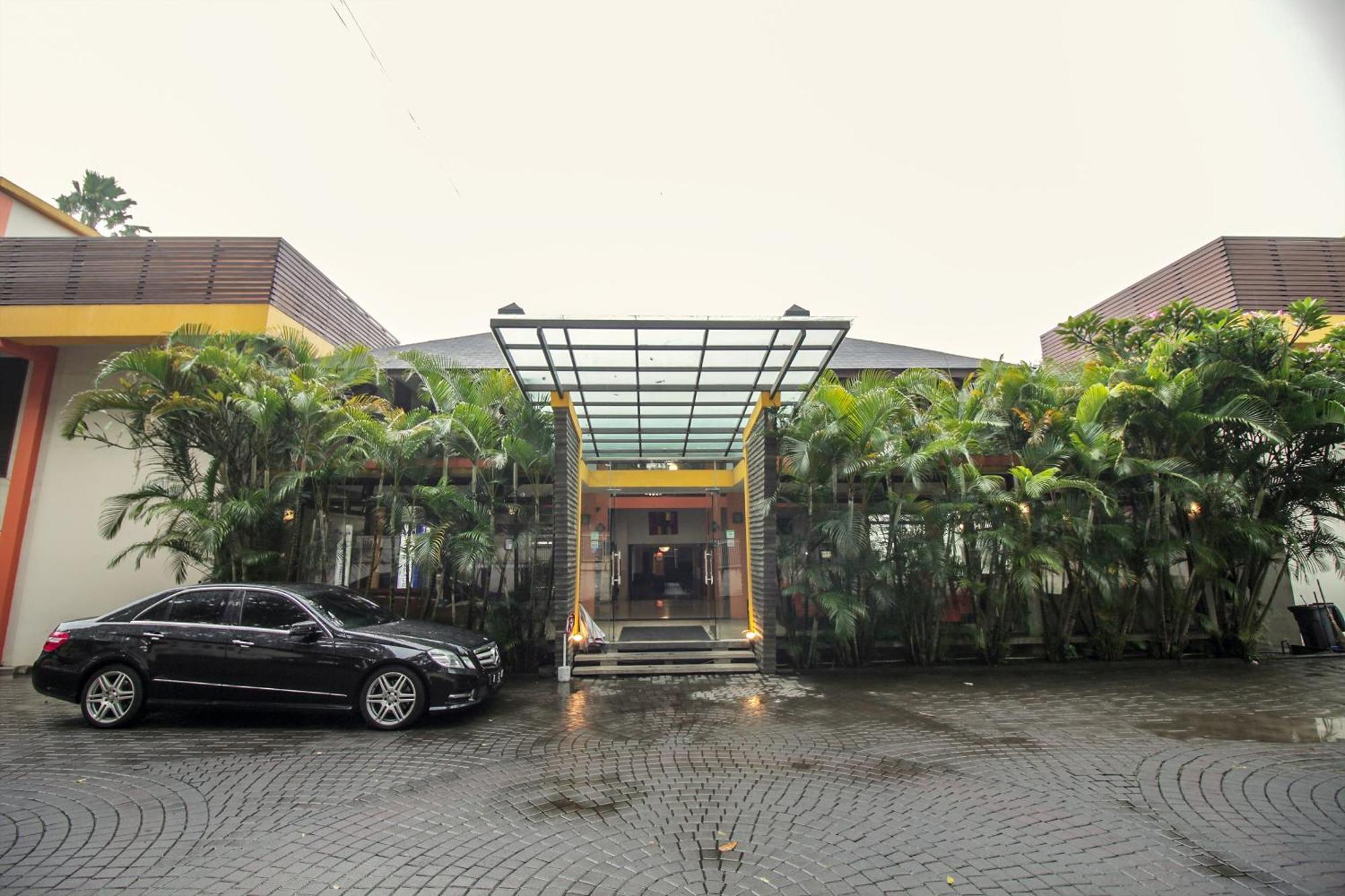 Collection O 295 Grha Ciumbuleuit Guest House Bandung Buitenkant foto