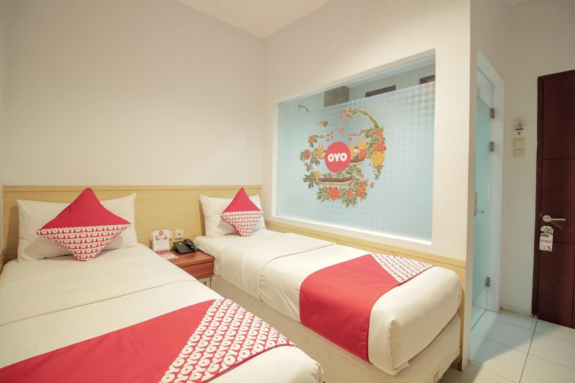 Collection O 295 Grha Ciumbuleuit Guest House Bandung Buitenkant foto