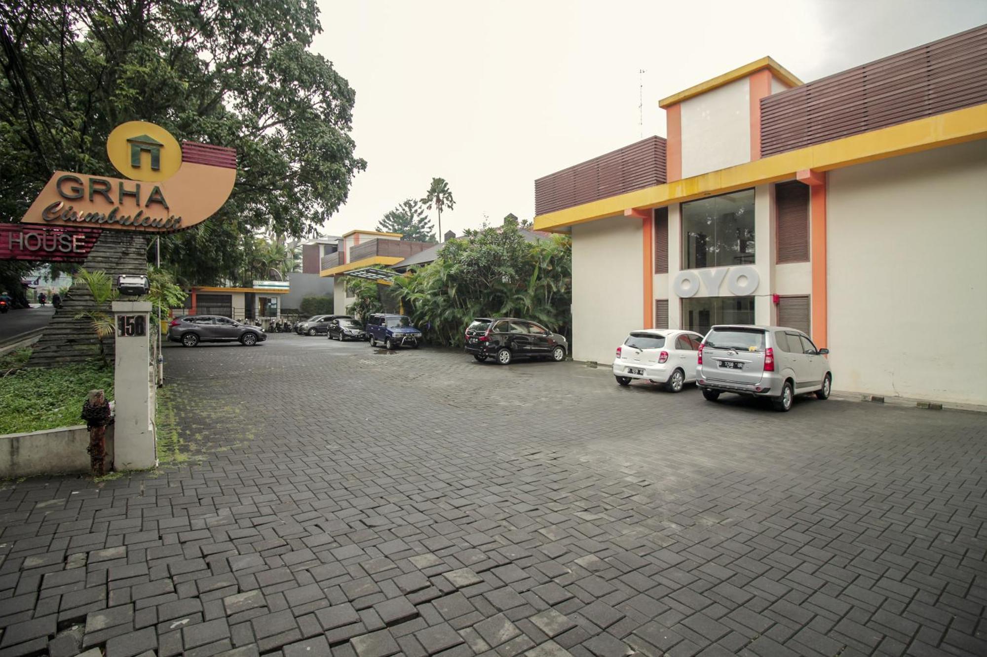 Collection O 295 Grha Ciumbuleuit Guest House Bandung Buitenkant foto