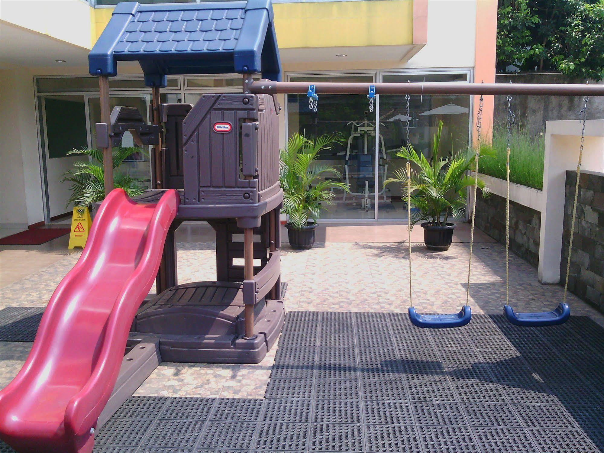 Collection O 295 Grha Ciumbuleuit Guest House Bandung Buitenkant foto