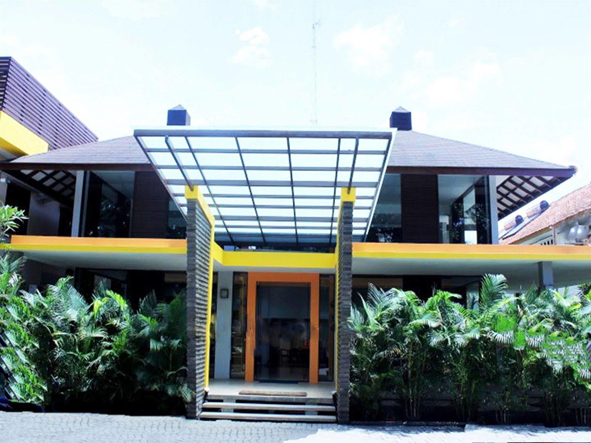 Collection O 295 Grha Ciumbuleuit Guest House Bandung Buitenkant foto