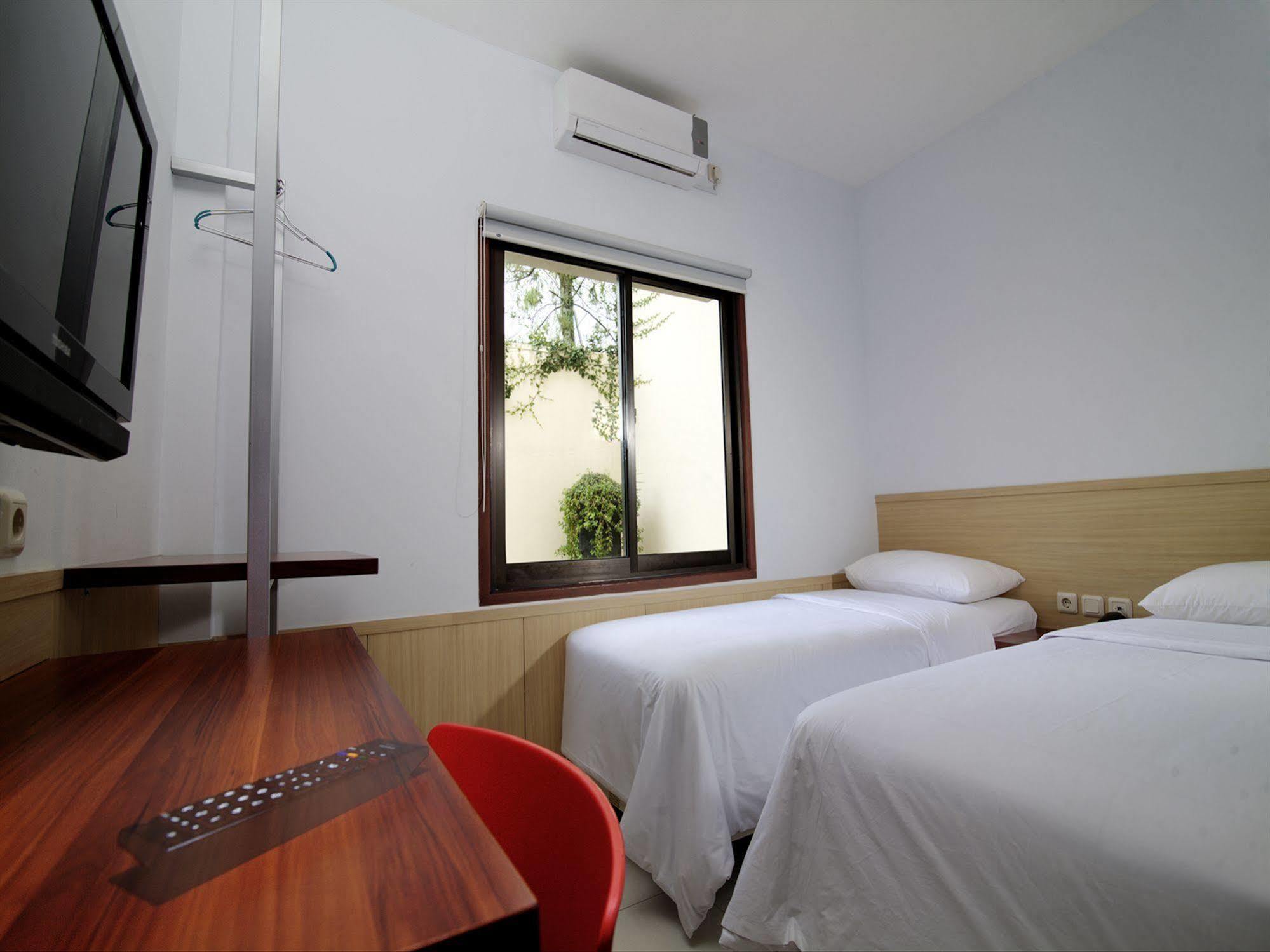Collection O 295 Grha Ciumbuleuit Guest House Bandung Buitenkant foto