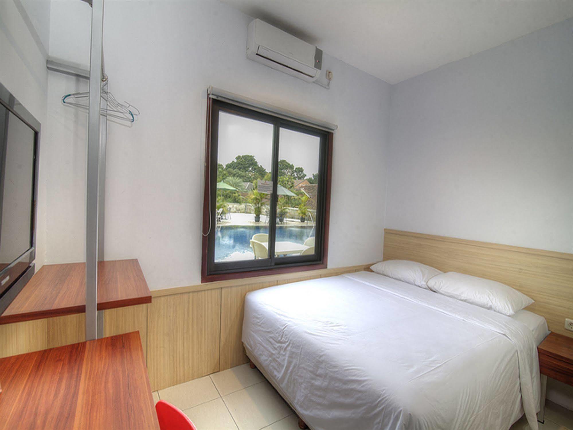 Collection O 295 Grha Ciumbuleuit Guest House Bandung Buitenkant foto
