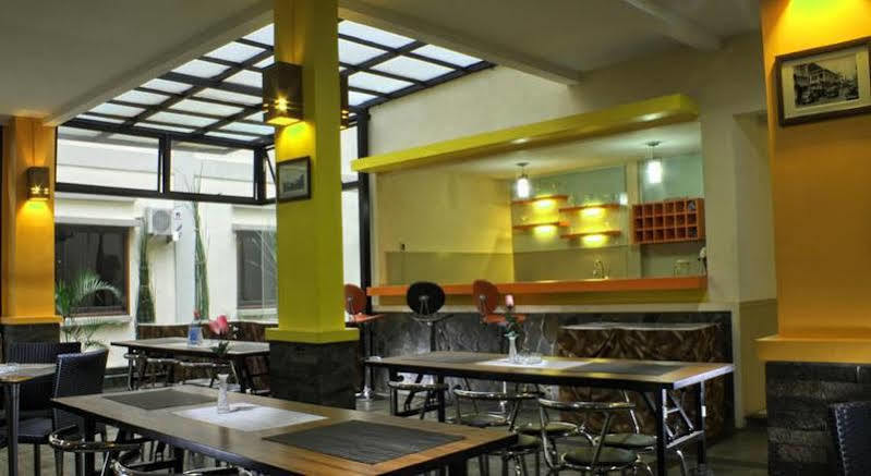 Collection O 295 Grha Ciumbuleuit Guest House Bandung Buitenkant foto